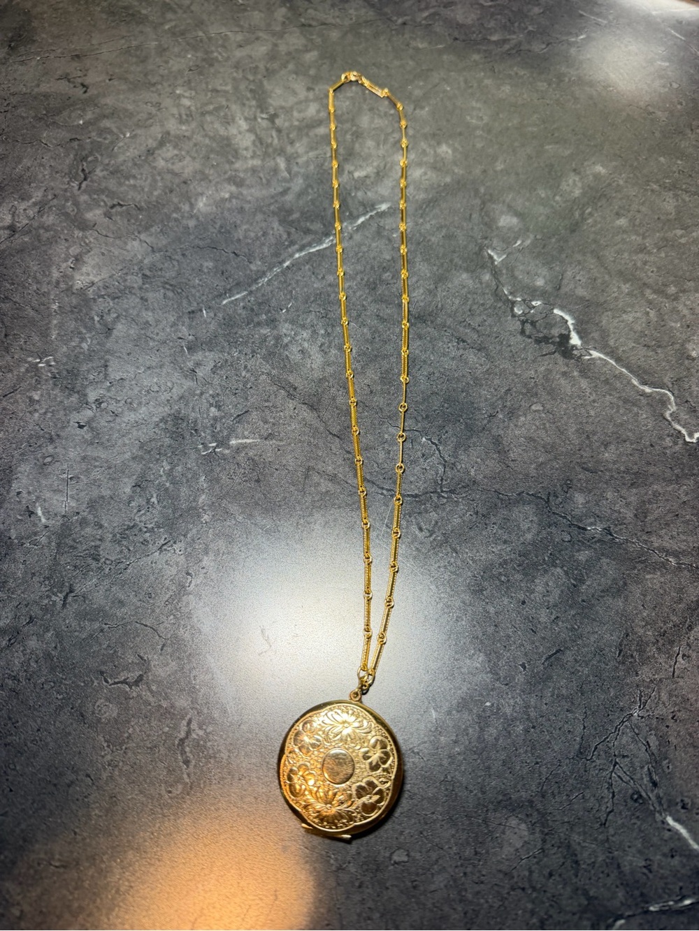 Vintage Gold Tone Engraved Locket Pendant Necklace